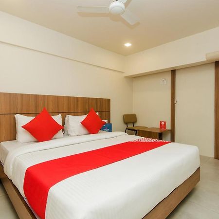 Oyo 13857 Hotel Imperial Umele Zewnętrze zdjęcie